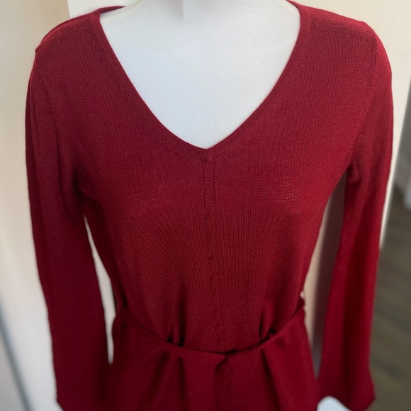 BCBG Small V neck sweater - Picture 8 of 8